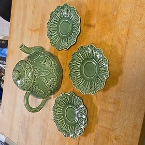 Green Bodallo Pinheiro teapot and 3 small dishes